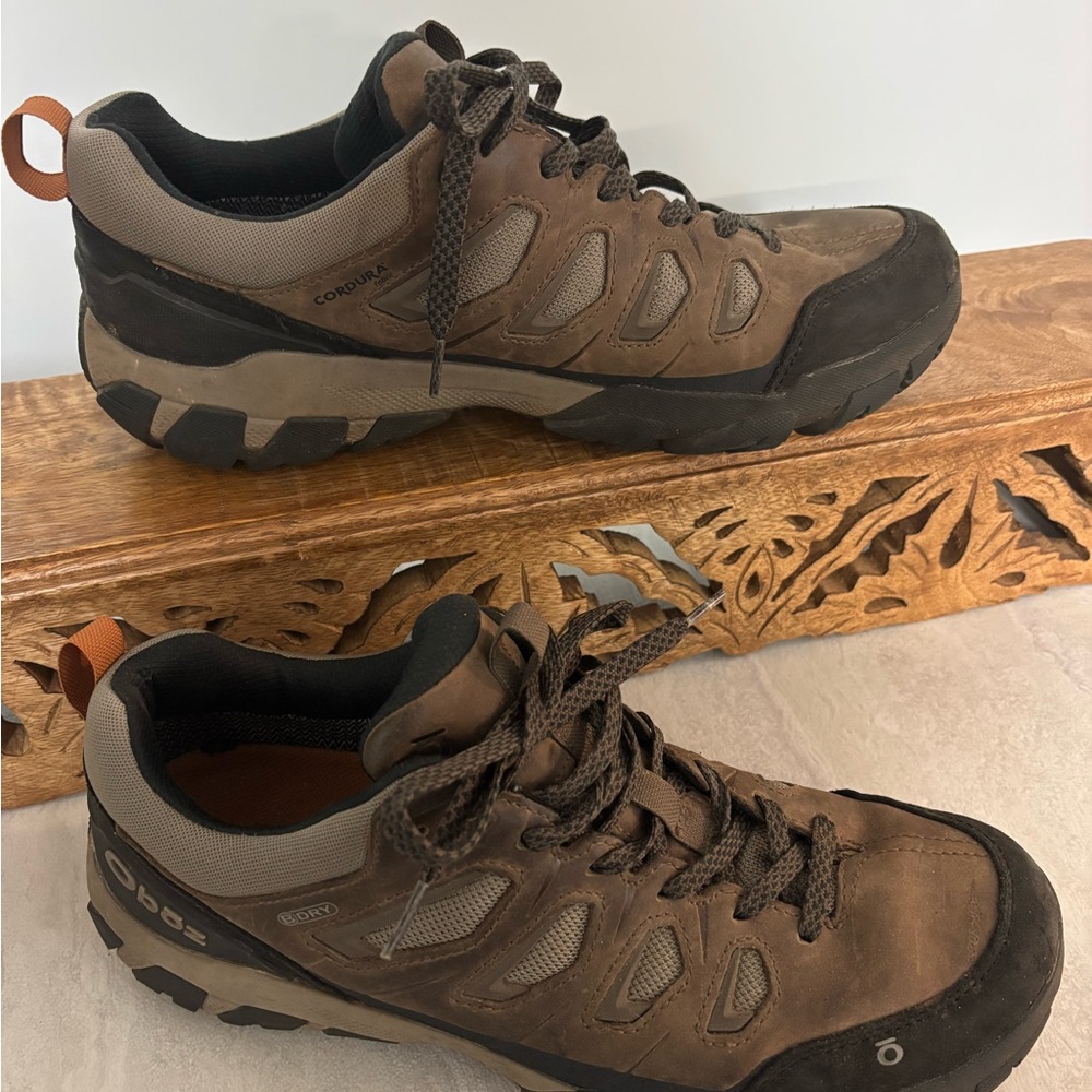 Men's Brown Athletic Shoes with Black Accents